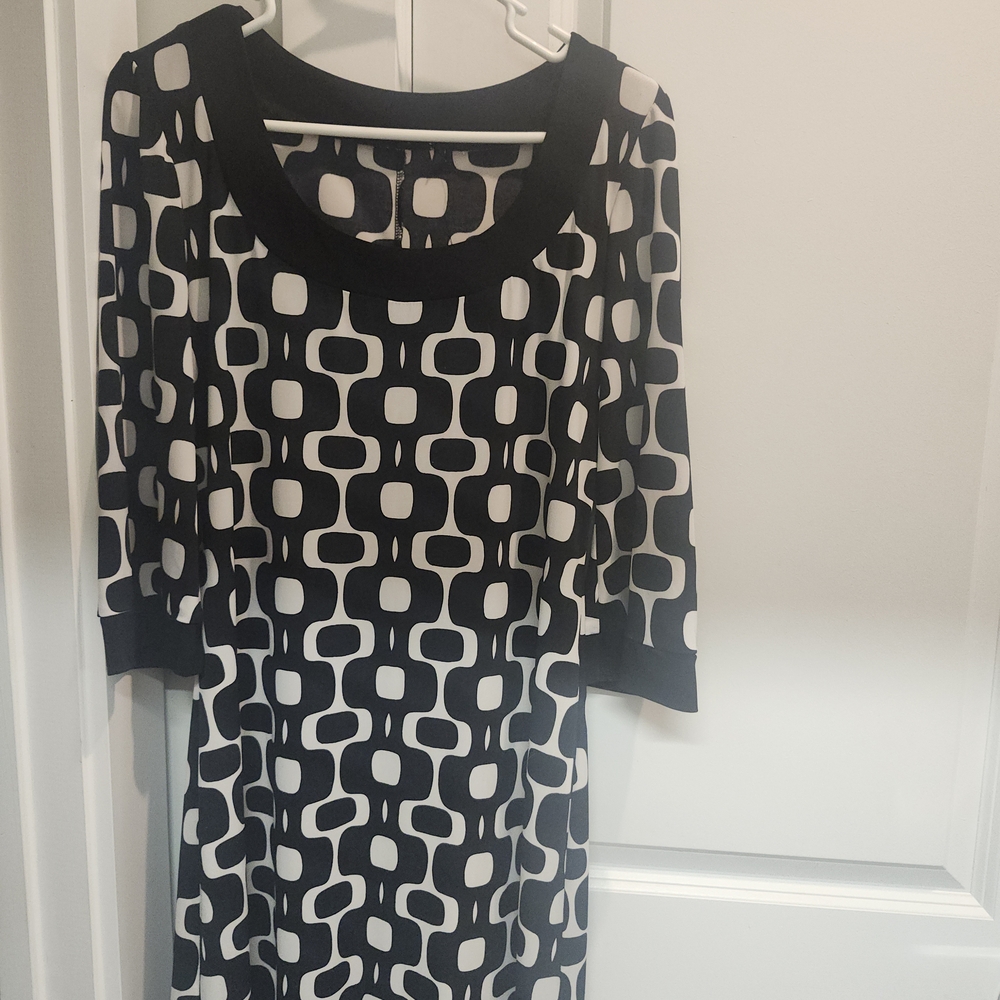 Chic Black and White Long Sleeve Dress